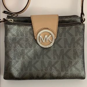 Micheal Kors crossbody bag